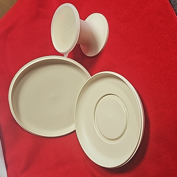 Tupperware Serve It All 4pc Set Cake Veggie Pedestal Tray Lid Almond Vtg - Picture 9 of 9